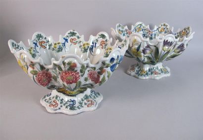 NOVE DI BASSANO
Paire de coupes sur piédouche...