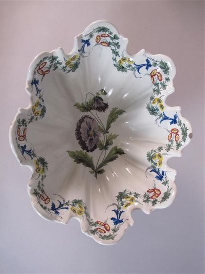 NOVE DI BASSANO
Paire de coupes sur piédouche...