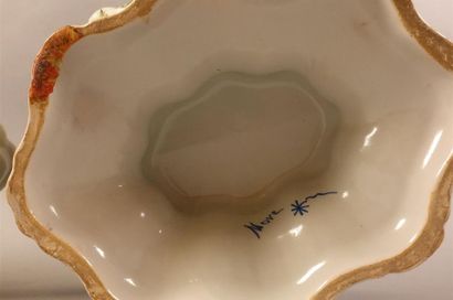 NOVE DI BASSANO
Paire de coupes sur piédouche...