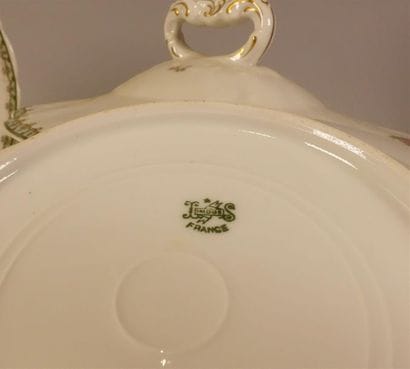 LIMOGES
Partie de service de table en porcelaine,...