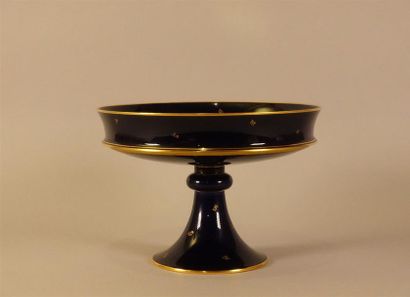 SÈVRES
Coupe creuse circulaire sur piédouche...
