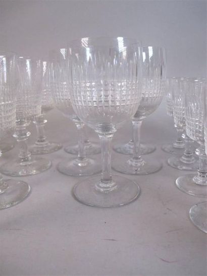 Partie de service de verres à pied en cristal,...