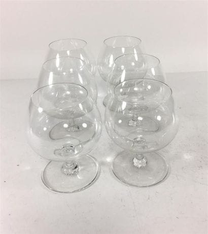 BACCARAT
Six verres à cognac.