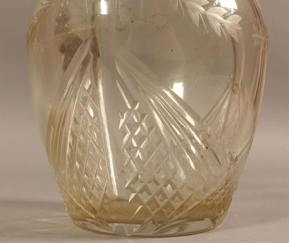 Aiguière en cristal gravé de noeuds et fleurs,...