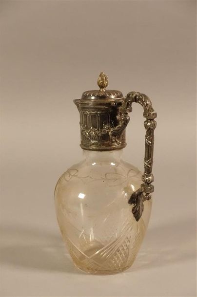 Aiguière en cristal gravé de noeuds et fleurs,...