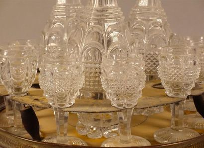 Cave à liqueur en tôle décorée d'un motif...
