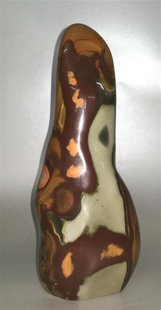 Bloc de jaspe polychrome avec beau travail...