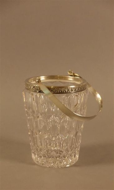 Seau à glace en verre facetté, monture et...