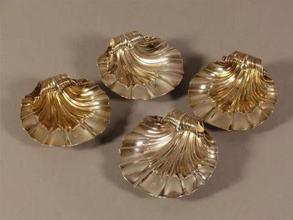 Coquille en argent étranger reposant sur...