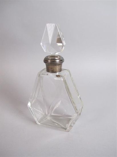 Carafe en verre et son bouchon à pointes...