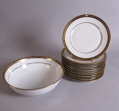 LIMOGES. Arstyl
Partie de service de table...