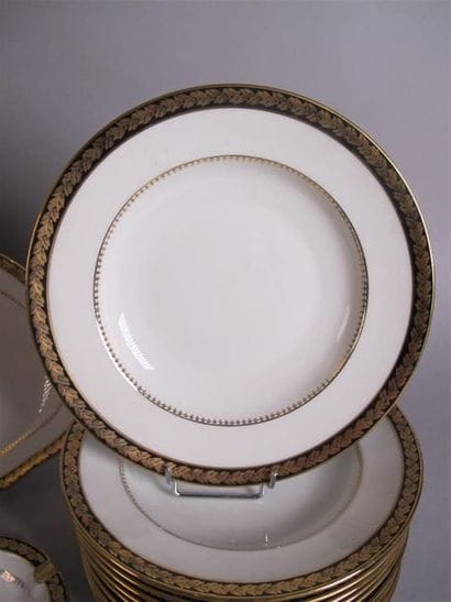 LIMOGES. Arstyl
Partie de service de table...