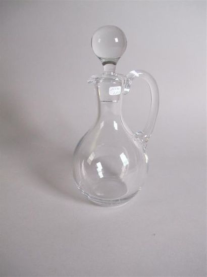 BACCARAT
Carafe en cristal avec son bouchon.
Haut....