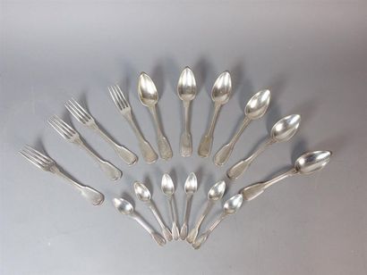 Six cuillères et quatre fourchettes de table,...