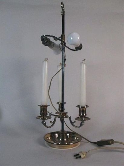 Lampe bouillotte à trois lumières en métal...