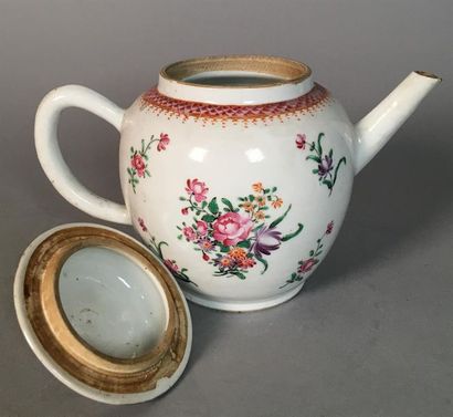 CHINE, Cie des Indes. Théière couverte de...
