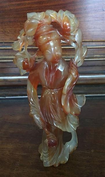 CHINE. Lot de deux statuettes guanine, une...