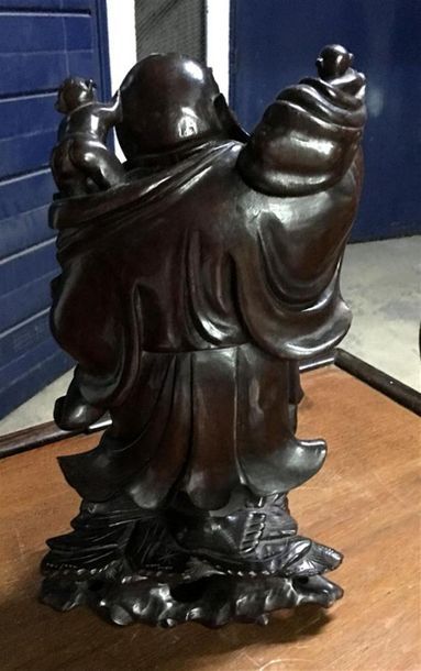 CHINE. Statue en bois sculpté d'un Bouddha...