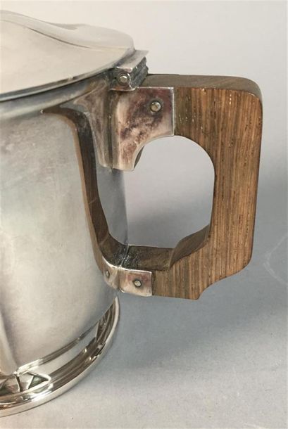 ERCUIS. Théière en métal argenté. Haut. :...