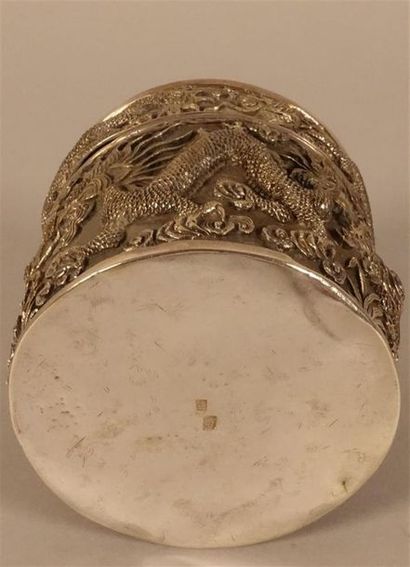 INDOCHINE, 1900. Boîte couverte en argent...
