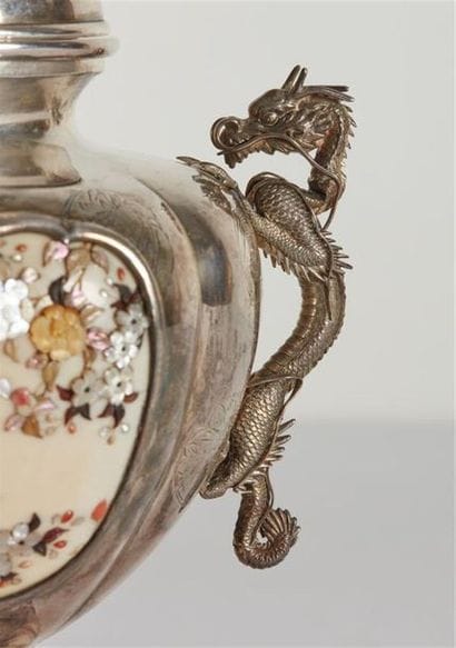 JAPON - Vers 1900
Brûle parfum couvert en...