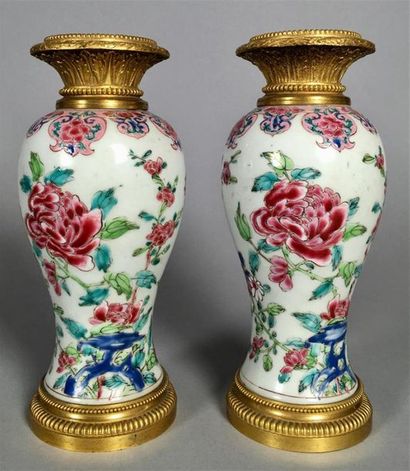 CHINE - XVIIIe siècle
Paire de vases de forme...