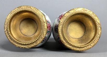 CHINE - XVIIIe siècle
Paire de vases de forme...