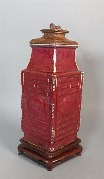 CHINE - XIXe siècle
Vase en forme de losange...