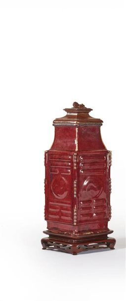 CHINE - XIXe siècle
Vase en forme de losange...