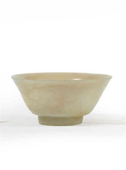 CHINE - Fin du XIXe siècle
Bol en jade celadon...