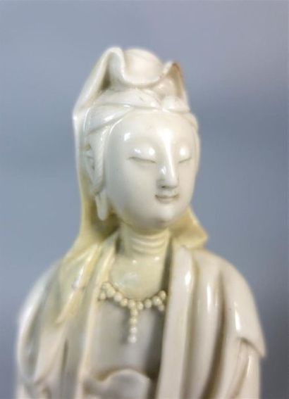 CHINE - Époque KANGXI (1662-1722)
Gwanyin...