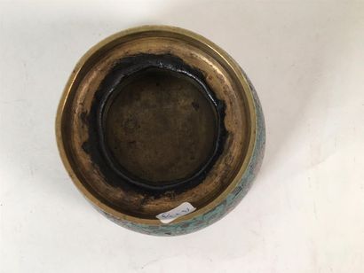 CHINE - XIXe siècle
Bol en cuivre et émaux...