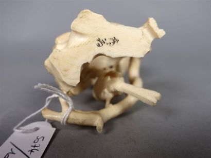 JAPON - XIXe siècle
Okimono en ivoire sculpté,...