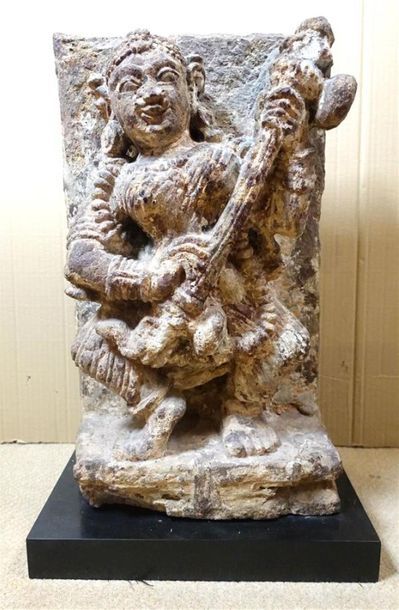 INDE - XIXe siècle
Stèle en grès sculpté,...