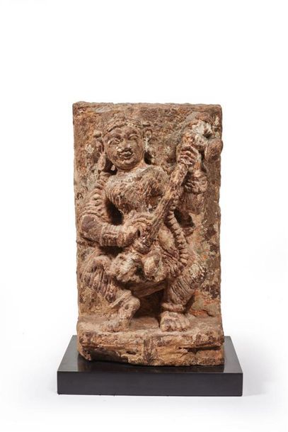 INDE - XIXe siècle
Stèle en grès sculpté,...
