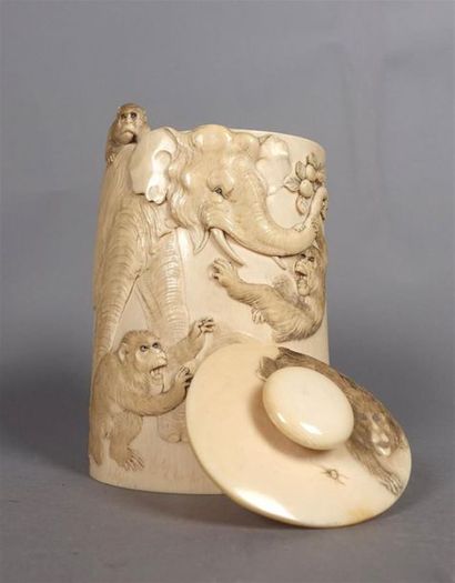 JAPON - Époque MEIJI (1868-1912)
Boite en...