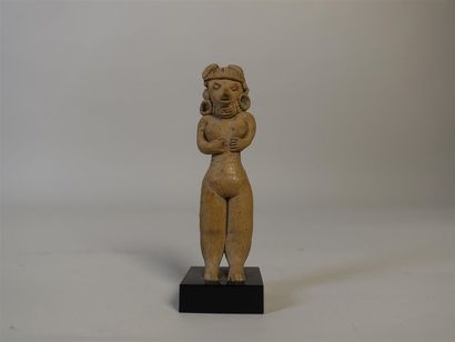 MEXIQUE, Michoacan
Statuette féminine en...