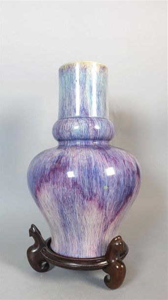 CHINE - XIXe siècle
Vase balustre à col droit...