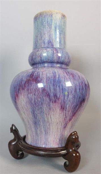 CHINE - XIXe siècle
Vase balustre à col droit...