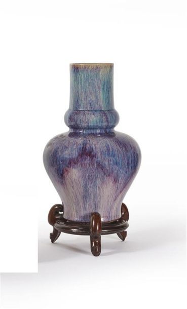 CHINE - XIXe siècle
Vase balustre à col droit...