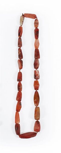 Époques diverses. 
Collier composé de perles...