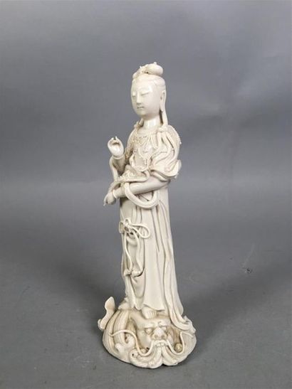 CHINE, Dehua - XXe siècle
Statuette en porcelaine...