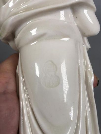 CHINE, Dehua - XXe siècle
Statuette en porcelaine...