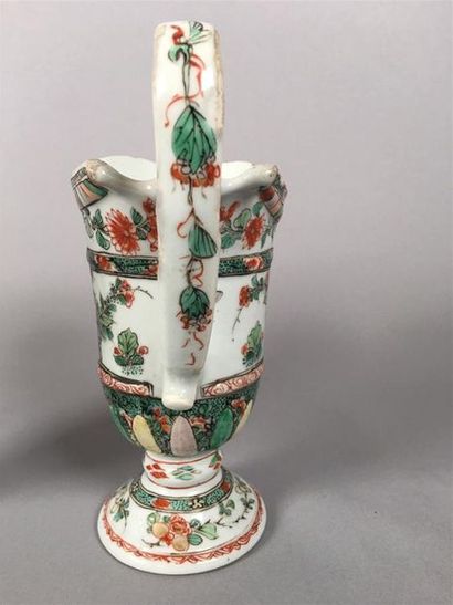 CHINE - Époque KANGXI (1662-1722)
Paire d'aiguières...