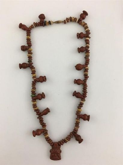 Époques diverses. 
Collier composé de perles...