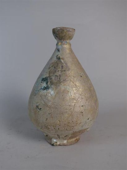 IRAN - XIIe-XIIIe siècle
Saupoudroir en céramique...