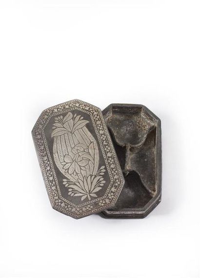 INDE, Deccan, Bidar - Vers 1740
Boîte à betel,...