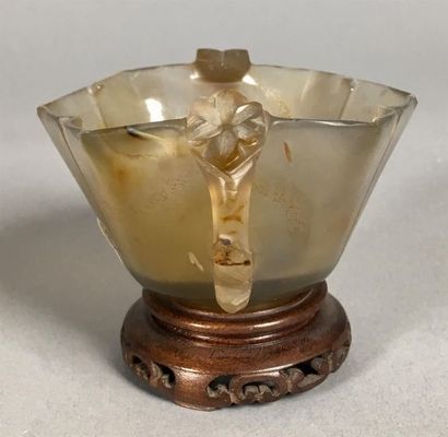 CHINE - Vers 1900
Coupelle en agate grise...