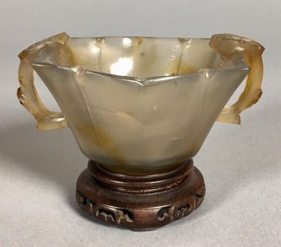 CHINE - Vers 1900
Coupelle en agate grise...