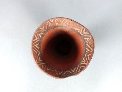 PÉROU, post Inca
Kero. Coupe en céramique...